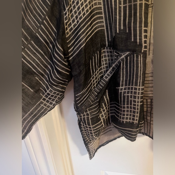 Black and Tanned Sweater - Picture 7 of 7